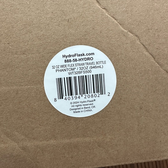 New Hydro Flask Water Bottle - Picture 5 of 5